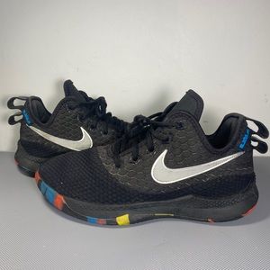 NIKE AIR LEBRON JAMES WITNESS III SHOES SIZE 7 MENS BLACK SILVER A04433-009, A37